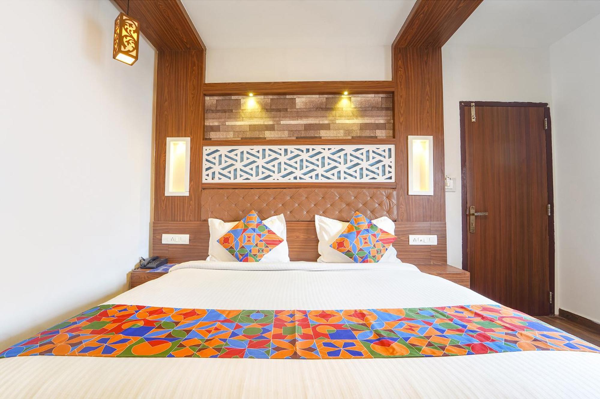 Fabhotel Qube - 800M From Ernakulam Junction South Railway Station Kochi Exterior photo