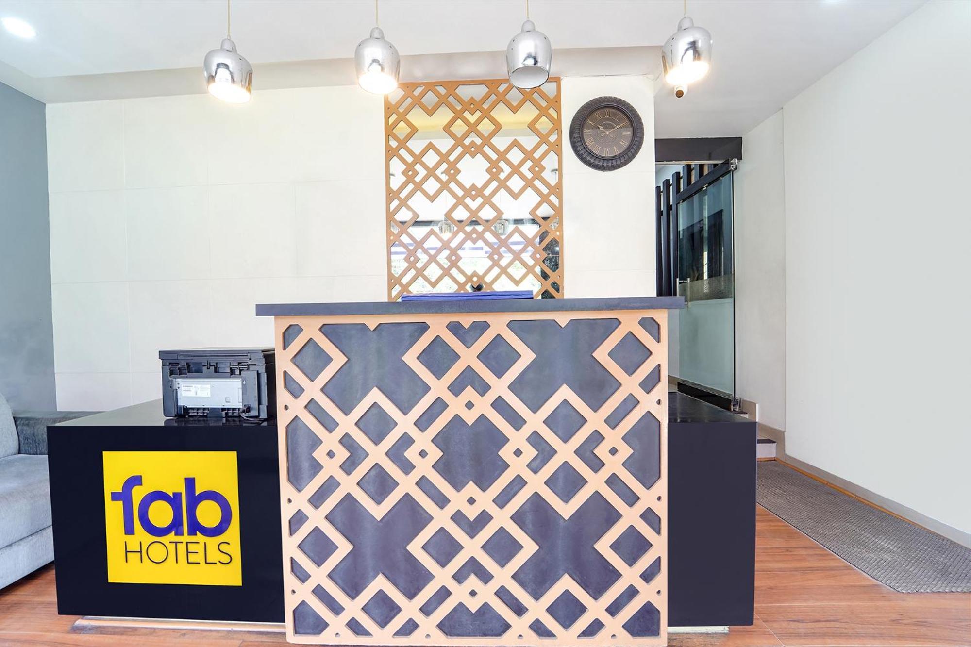 Fabhotel Qube - 800M From Ernakulam Junction South Railway Station Kochi Exterior photo